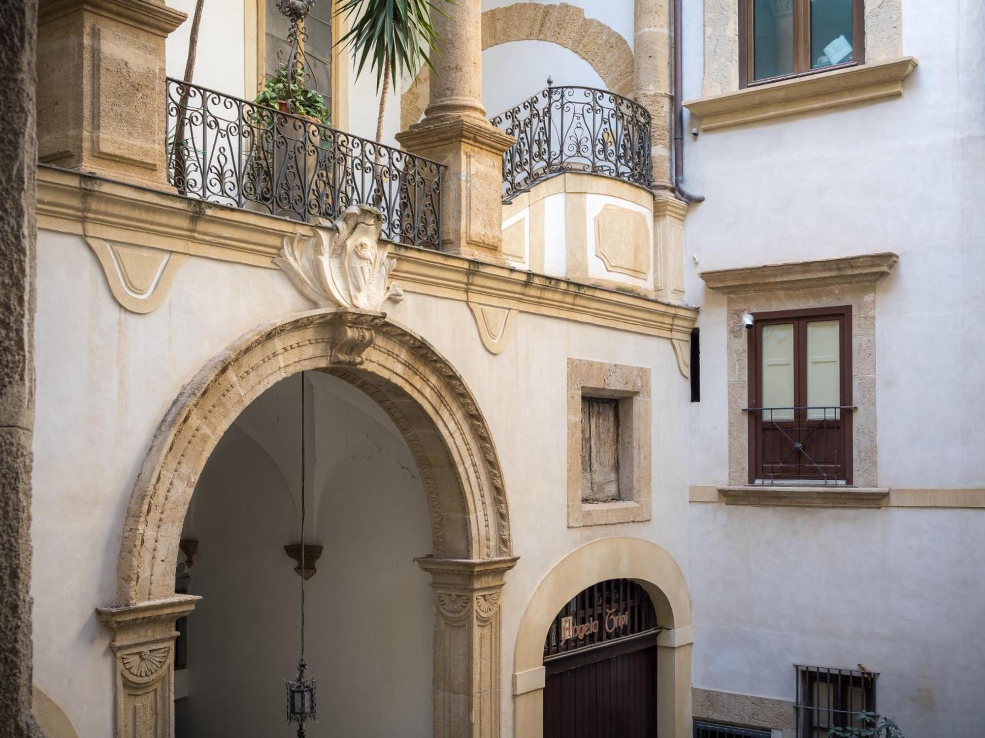 Palazzo Santa Ninfa - Luxury Mansion Apartment - Palermo — Photos 2