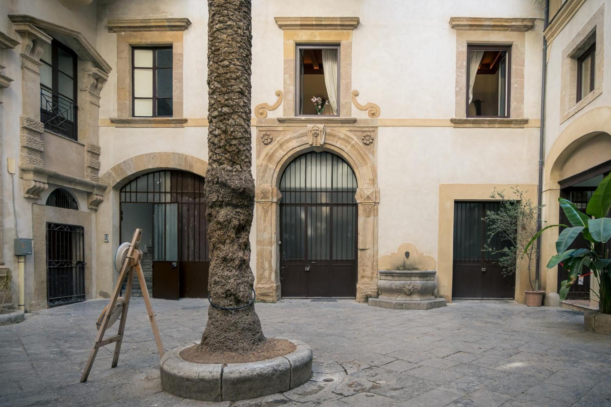 Palazzo Santa Ninfa - Luxury Mansion Apartment - Palermo — Photos 3